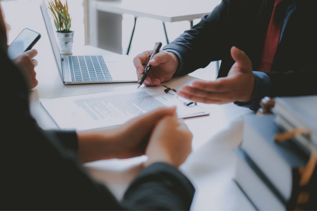 Consultation American Integrity Insurance inspecting situation